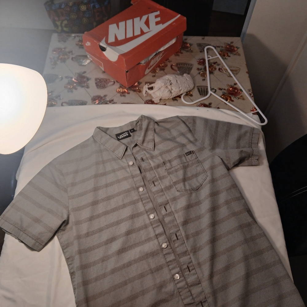 Vans Men's Casual Gray Button-Down Shirt
